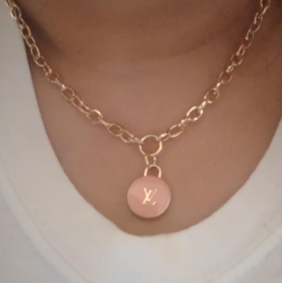 Pink l v pendant necklace brand new - Picture 3 of 3